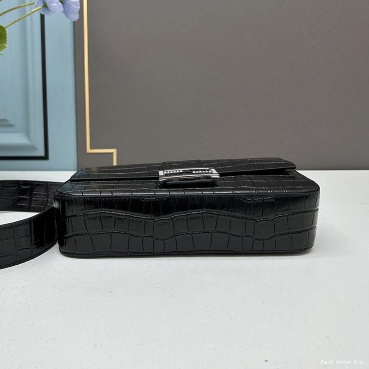 Cheap Medium Crocodile Leather Baguette In Black Fendi Re-Edition Bag 0818
